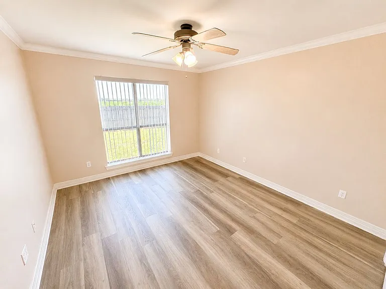 1022 Creole Dr — Photo 6