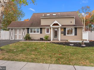 35 Inland Rd, Levittown, PA 19057