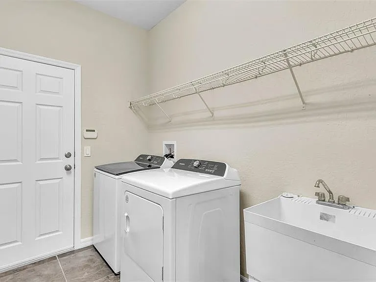 2889 Seymore St — Photo 22