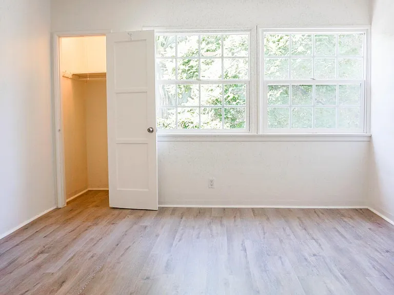3244 Barham Blvd — Photo 18