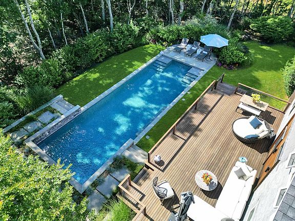 3rd image of 32 Island View Dr E