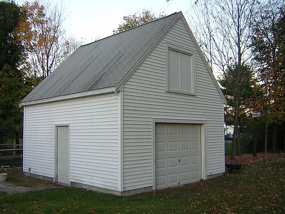 1 car detached garage with 2nd level for potential future Bonus Room