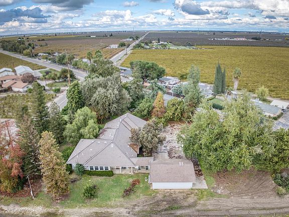 3rd image of 10477 S Henderson Rd