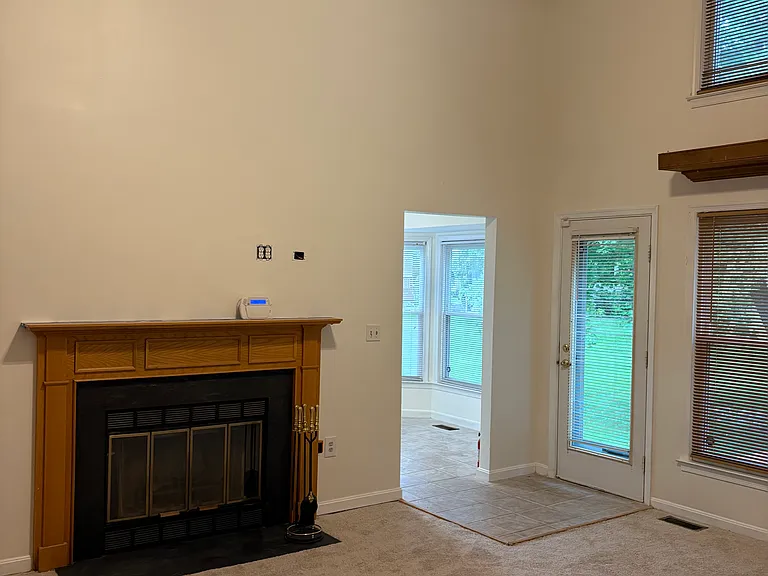 14208 Greenview Dr — Photo 11