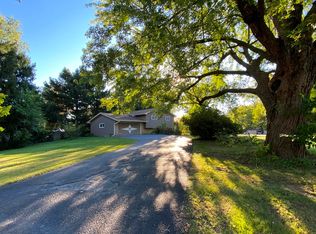 1N144 Woods Ave, Wheaton, IL 60188