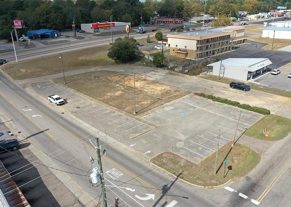 1st image of 1500 W 1st St