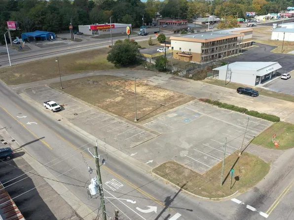 1500 W 1st St, Laurel, MS 39440