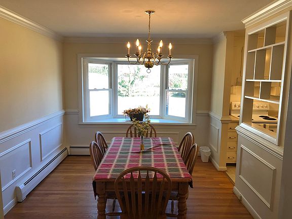 4th image of 7954 Kenmore Dr