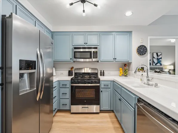 240 Caldecott Ln Unit 210, Oakland, CA 94618
