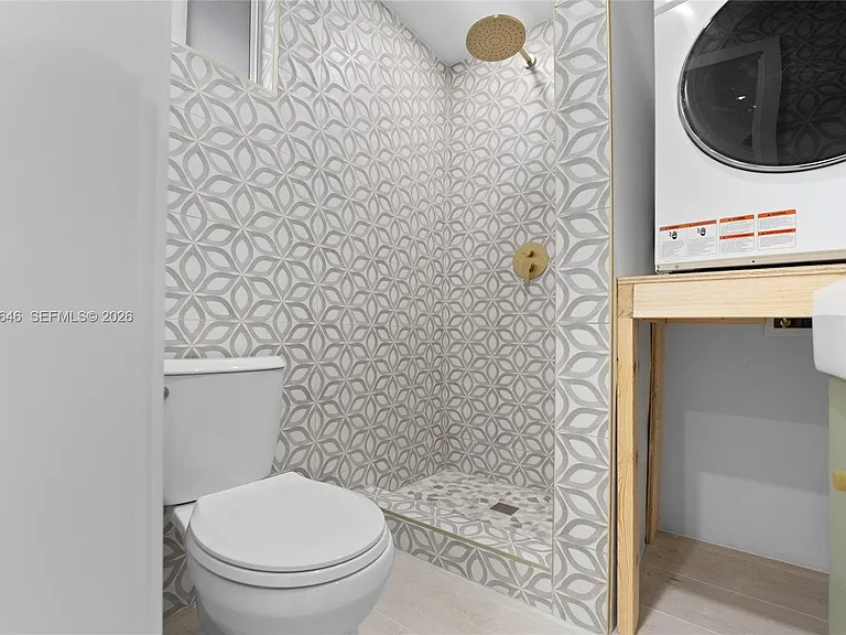 129 SW 9th Ave #3 — Photo 8