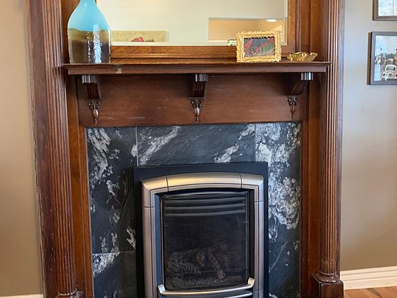 Remote controlled gas powered fireplace