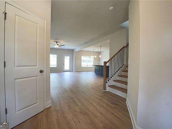 5th image of 45 Aviation Rd SE