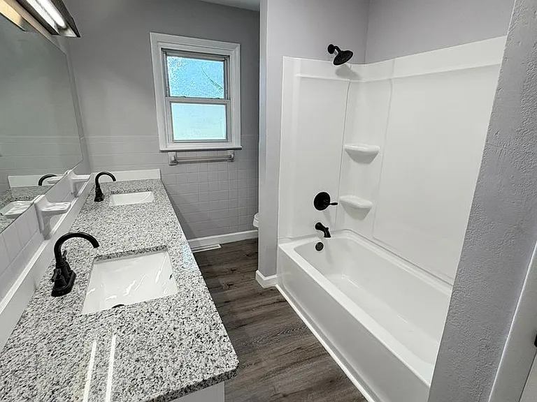 1004 N Dixie Hwy — Photo 7