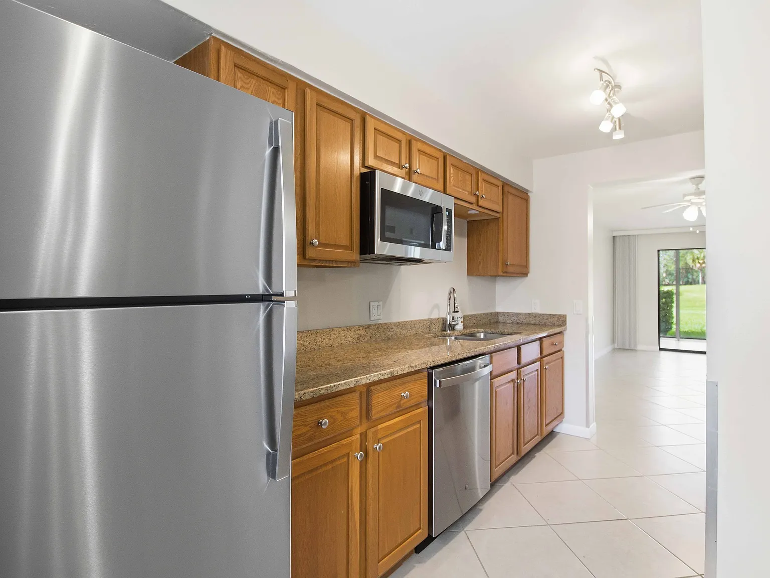 2 bed, 1108 sqft, $1,775 — Photo 4