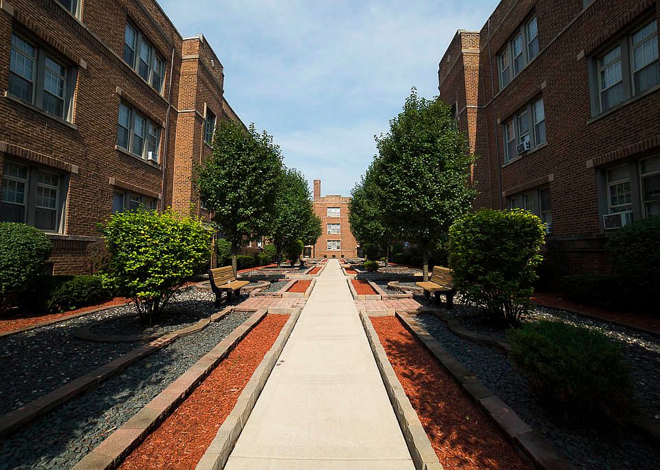 1st image of 628.5 W Barry Ave Unit 2N