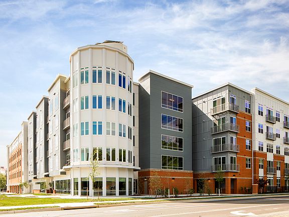 5th image of 9142 Richmond Hwy APT 406