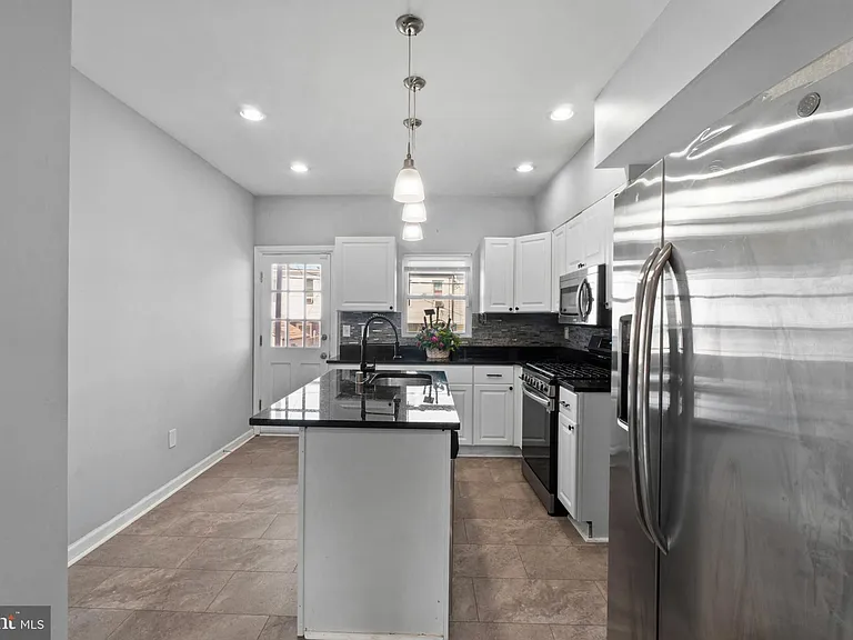324 Oldham St — Photo 9