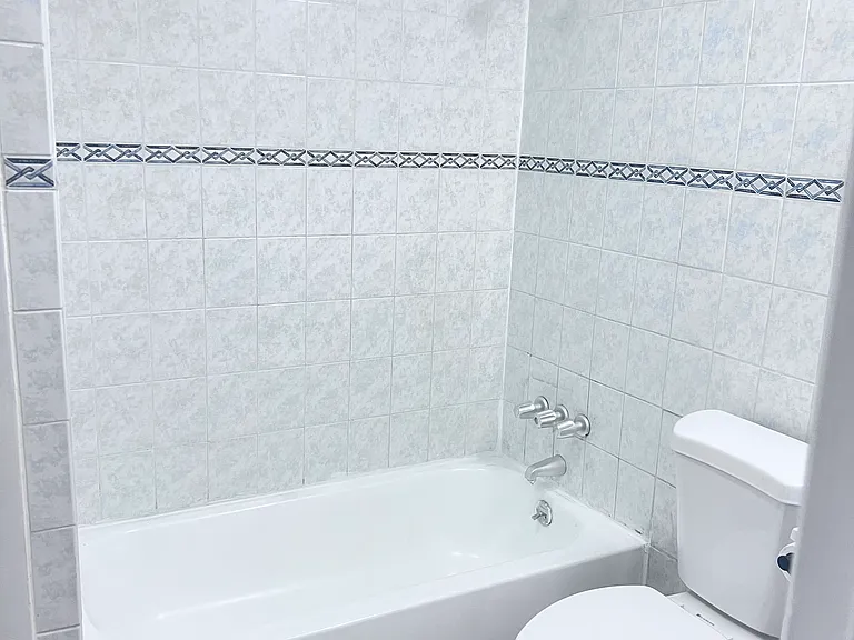 8 Lancelot Ct — Photo 10