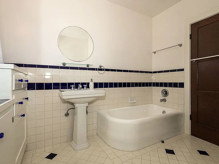 1221 S Sycamore Ave — Photo 33