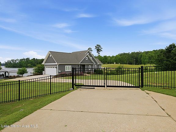 5th image of 320 Hilyer Rd