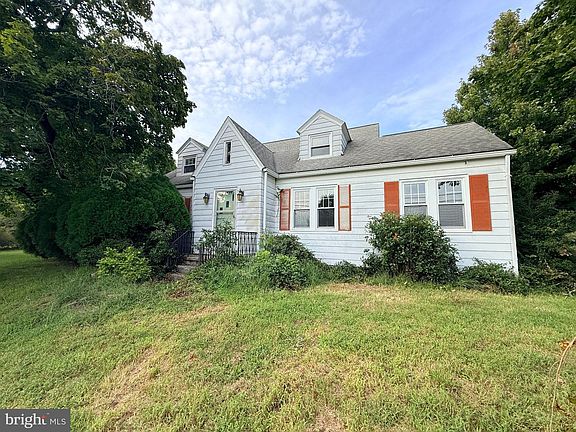 2nd image of 812 Garden Rd
