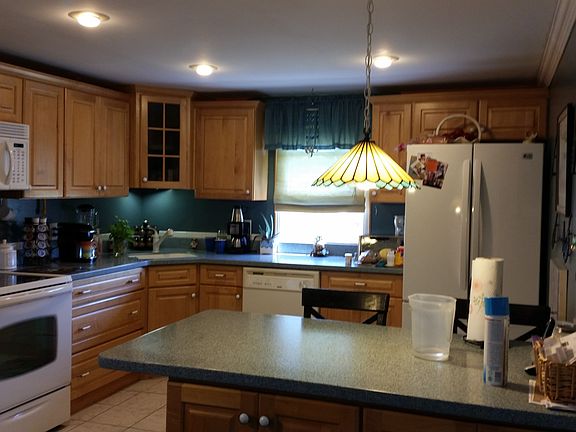 5th image of 703-237 Fresh Pond Ave