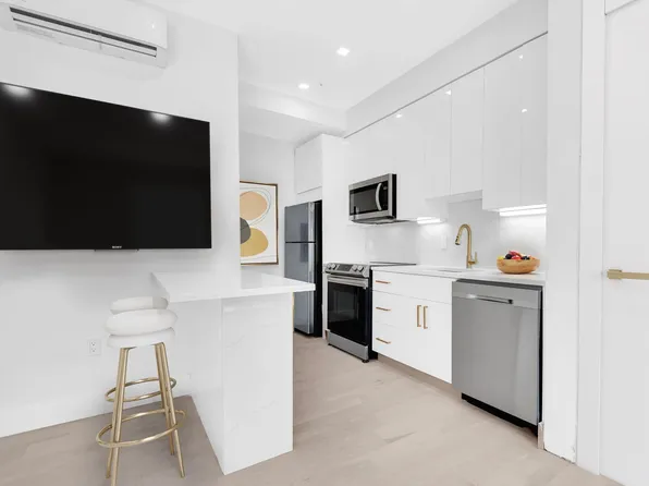 520 New York Avenue image 3 of 11