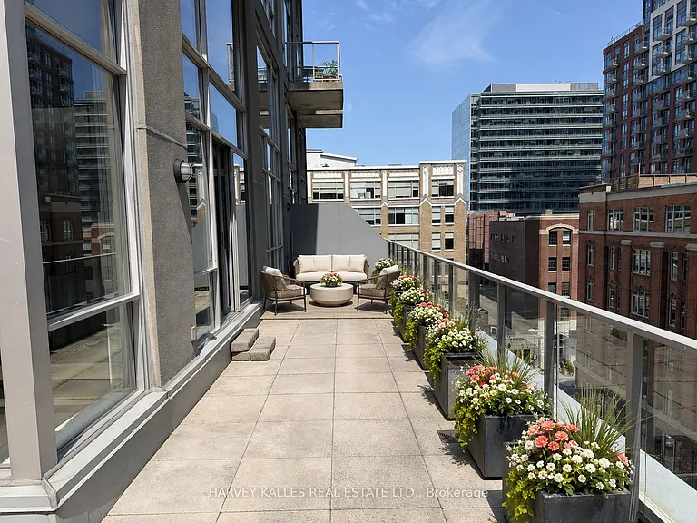 36 Charlotte St #704 — Photo 2