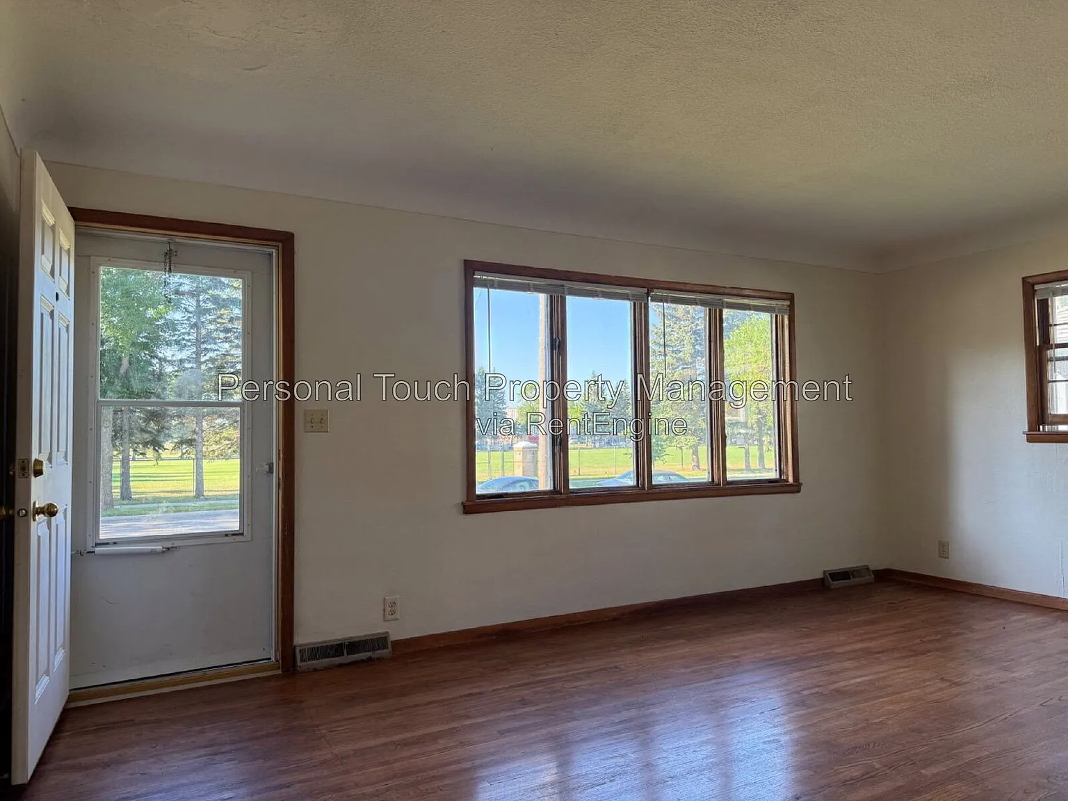 4 bed, 2.0 bath, 2000 sqft, $1,795 — Photo 3