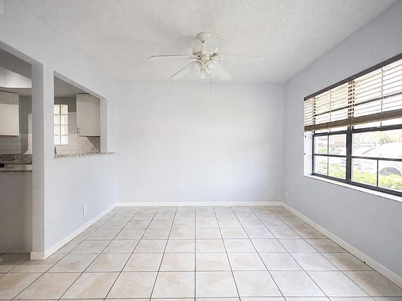 5th image of 110 Weybridge Cir APT A
