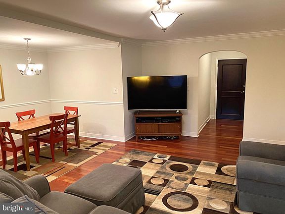 4th image of 820B S Washington St #226
