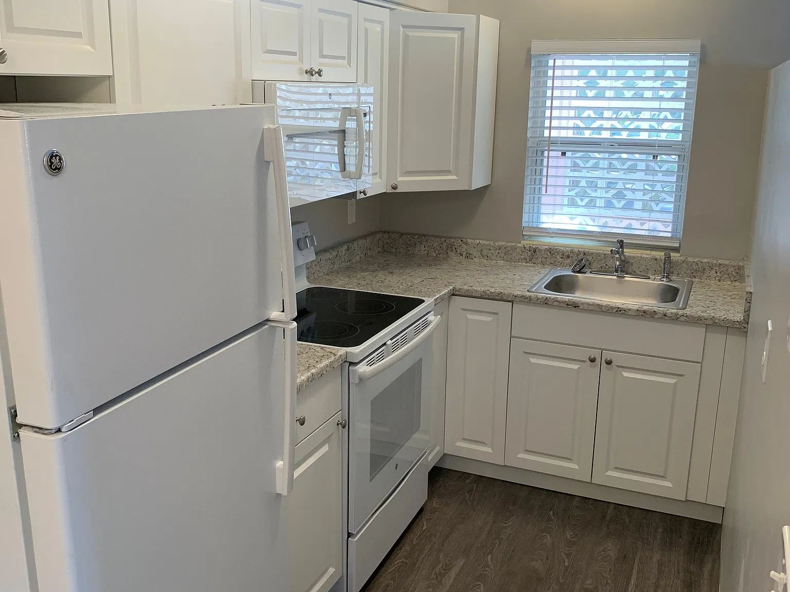 1101 Bay Street Northeast Unit #8 — Photo 3