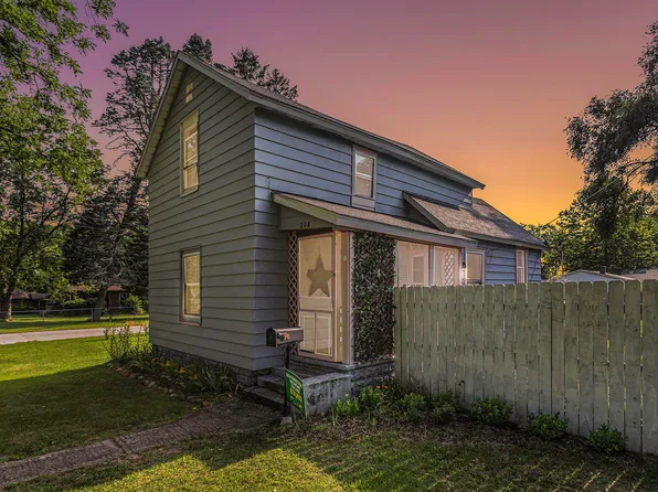 208 King St, Dowagiac, MI 49047