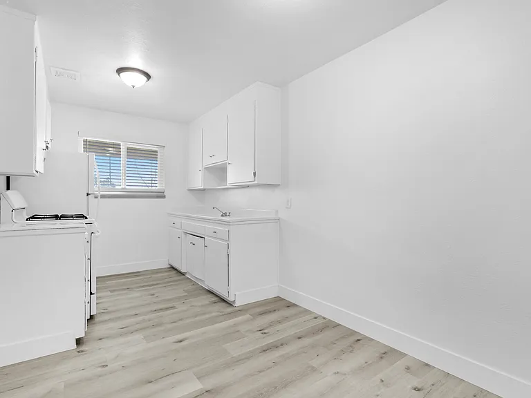 Shelfield Apartments — Photo 4