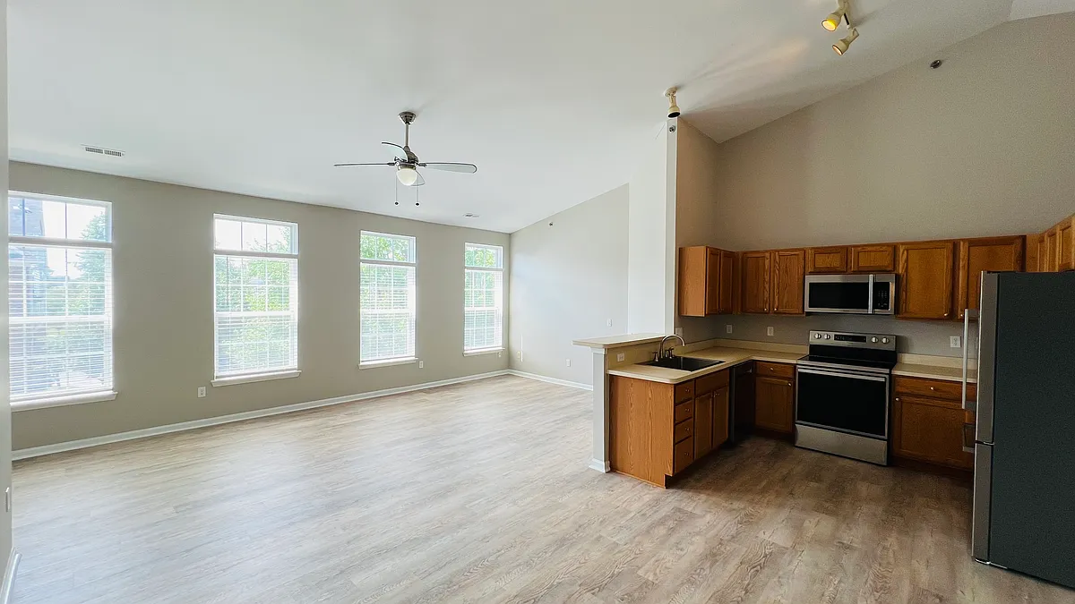 Building Photo - 14381 Vauxhall Dr