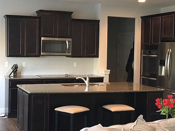 Upgraded Quartz Counter Tops