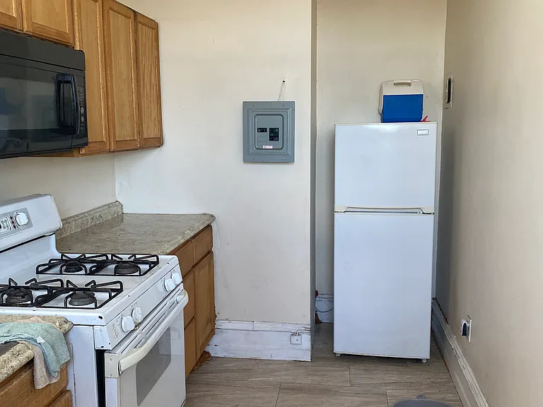 2307 N Broad St #6 — Photo 5