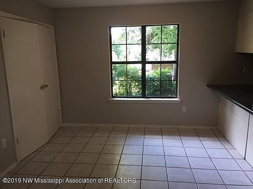 2nd image of 3285 Greenway Dr