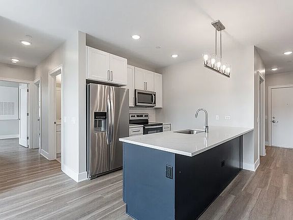 5th image of 880 Lee St #4b130880e