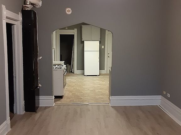 2nd image of 520 W 44th Pl #1FF