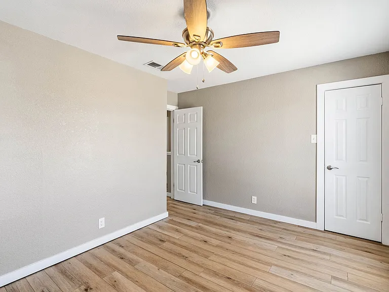 4820 Delwood St — Photo 21