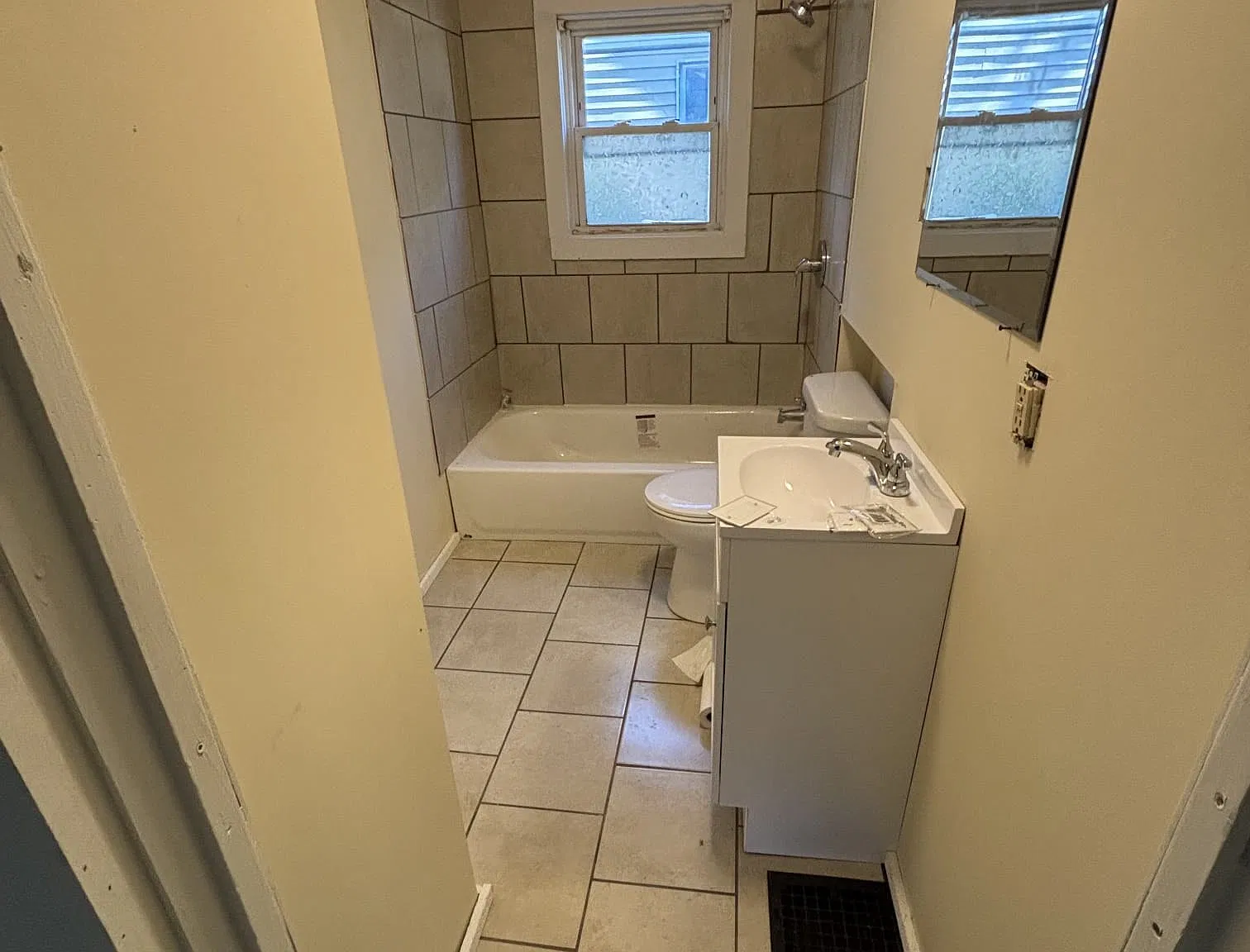 2 bed, 1560 sqft, $880 — Photo 1