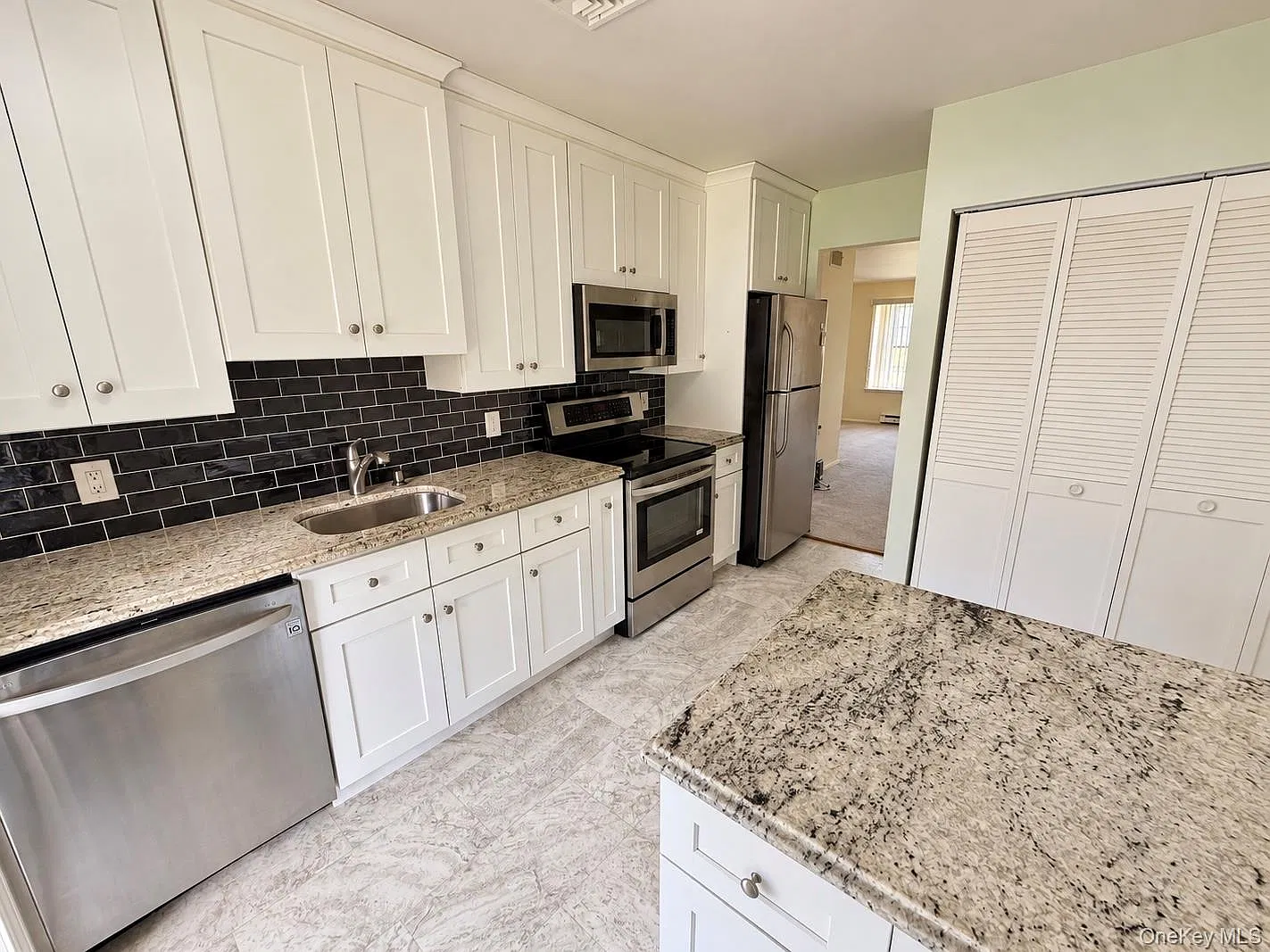 1 bed, 1.0 bath, 748 sqft, $2,300 — Photo 3