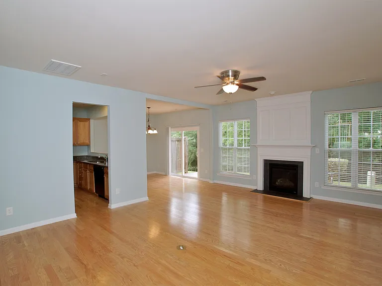 2105 Corwith Dr — Photo 23