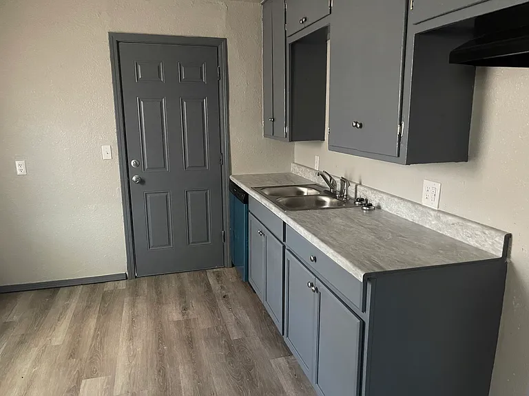 3201 S Meta Ave — Photo 4