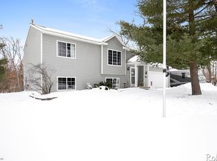 8850 S Mapleridge Dr, Howard City, MI 49329