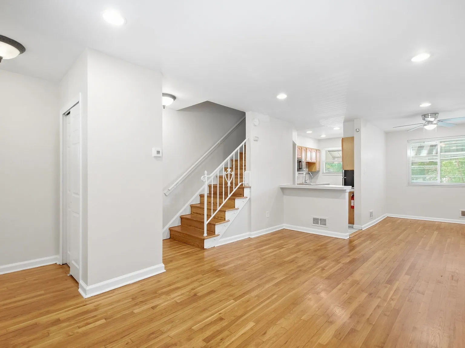 3 bed, $2,700 — Photo 2