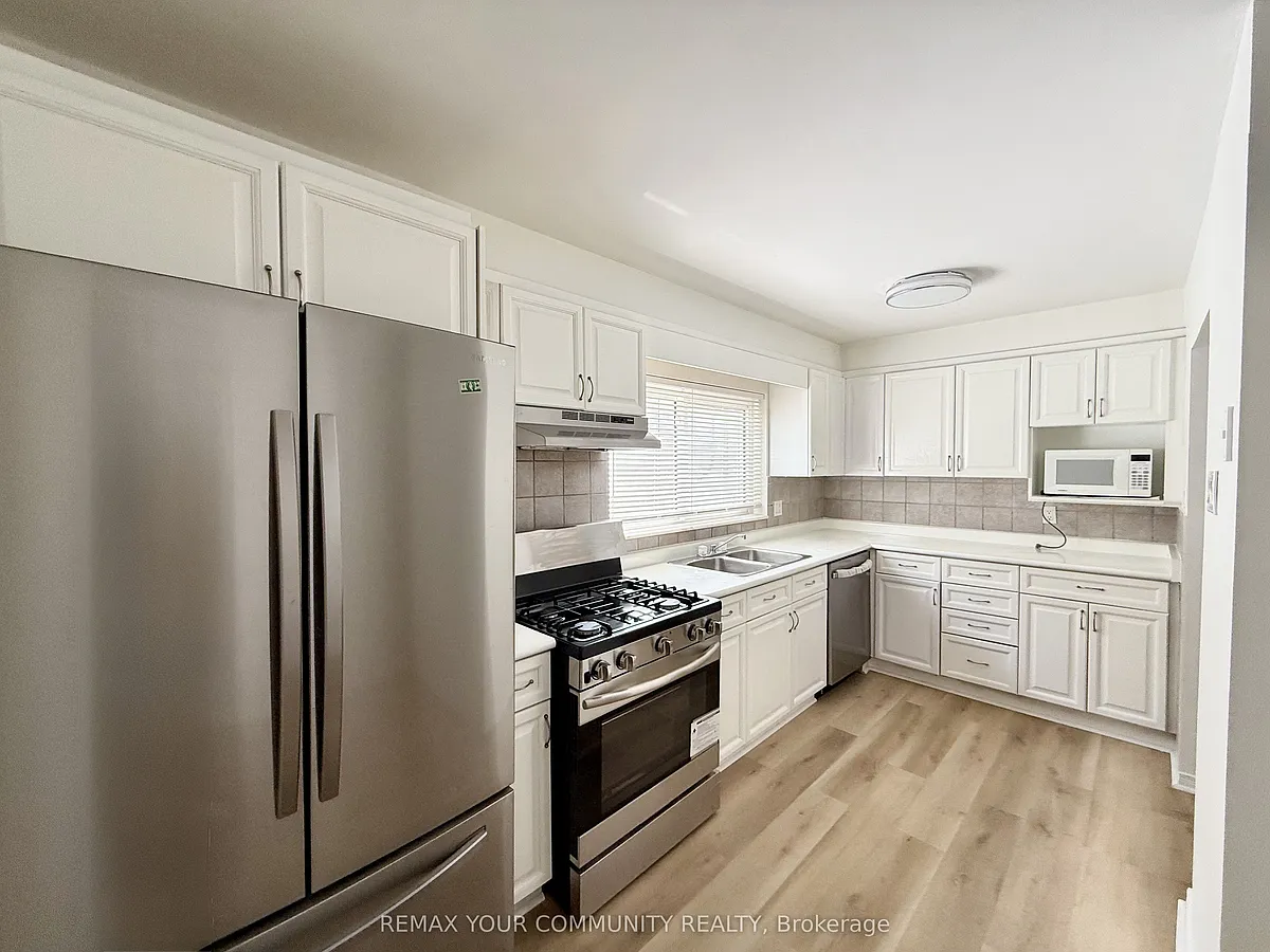 Building Photo - 17 Regatta Cres #UPPER