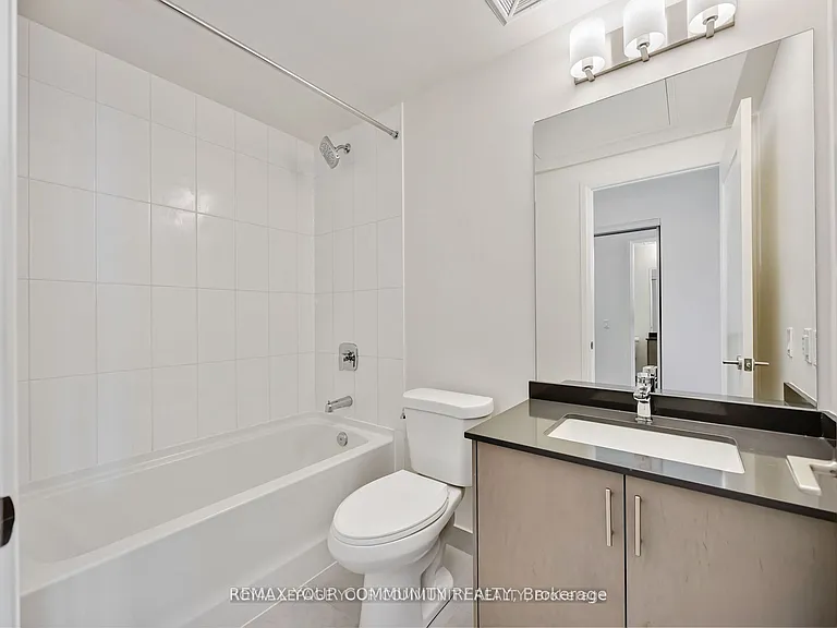 8960 Jane St #429 — Photo 7