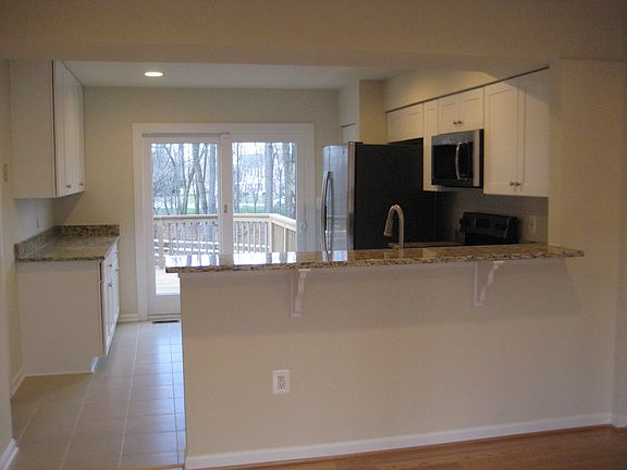 New granite & SS appliances